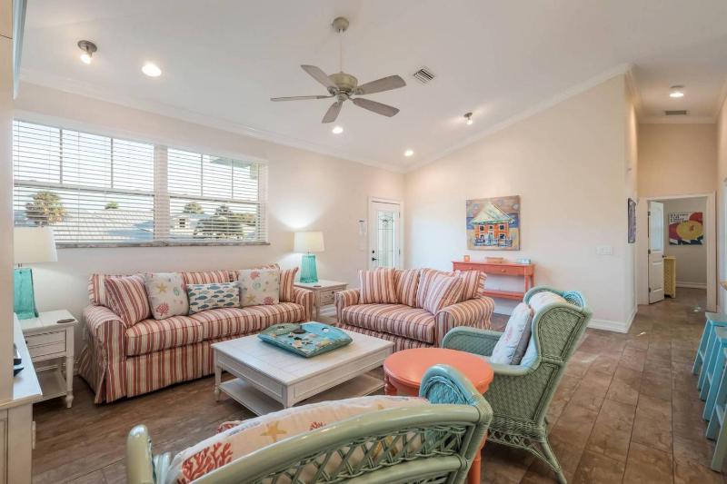 Surfs Up - 2 Blocks to Beach! Private Pool & Spa! by Anna Maria Life Vacation Rentals - image 14