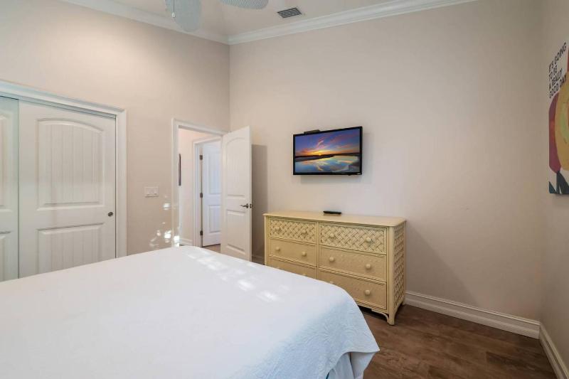 Surfs Up - 2 Blocks to Beach! Private Pool & Spa! by Anna Maria Life Vacation Rentals - image 23