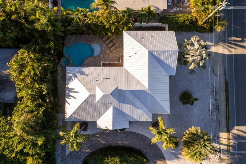 Surfs Up - 2 Blocks to Beach! Private Pool & Spa! by Anna Maria Life Vacation Rentals - image 29