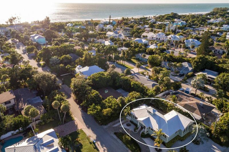 Surfs Up - 2 Blocks to Beach! Private Pool & Spa! by Anna Maria Life Vacation Rentals - image 13