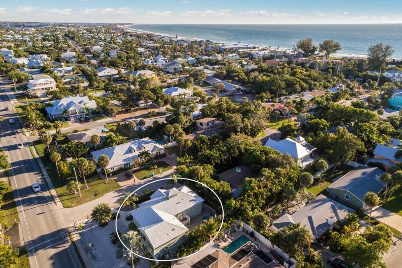 Surfs Up - 2 Blocks to Beach! Private Pool & Spa! by Anna Maria Life Vacation Rentals - image 38