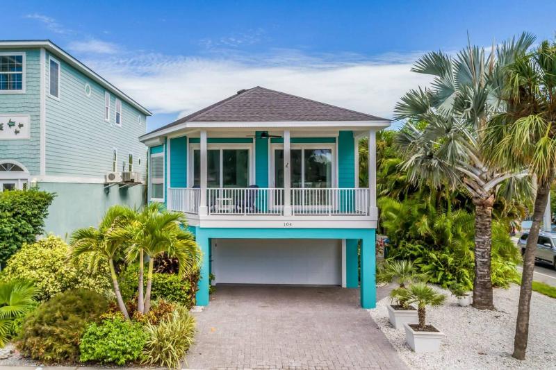 Tipsy Turtle - 2 Houses to Beach Pool by Anna Maria Life Vacation Rentals - image 28