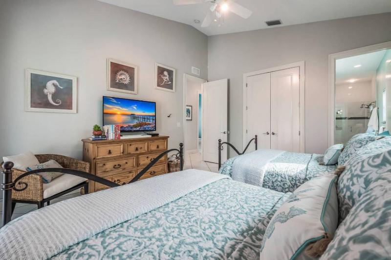 Tipsy Turtle - 2 Houses to Beach Pool by Anna Maria Life Vacation Rentals - image 23