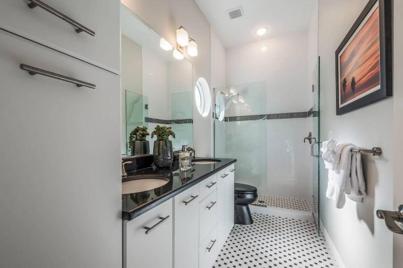 Tipsy Turtle - 2 Houses to Beach Pool by Anna Maria Life Vacation Rentals - image 30