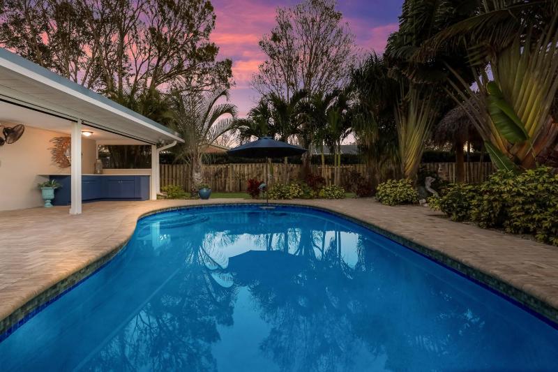 Tropical Tiki - Outdoor Oasis Tiki Hut Pool by Anna Maria Life Vacation Rentals - image 35