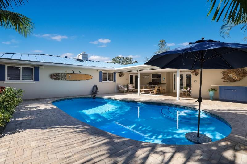 Tropical Tiki - Outdoor Oasis Tiki Hut Pool by Anna Maria Life Vacation Rentals - image 41