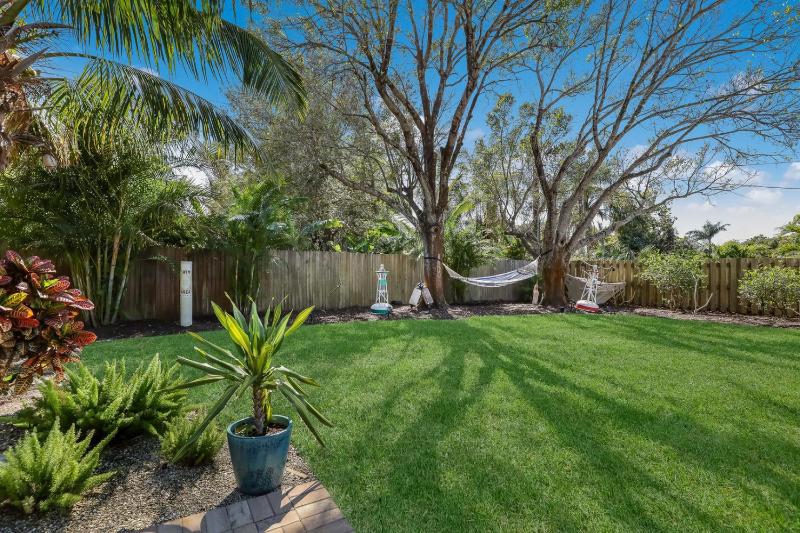Tropical Tiki - Outdoor Oasis Tiki Hut Pool by Anna Maria Life Vacation Rentals - image 23