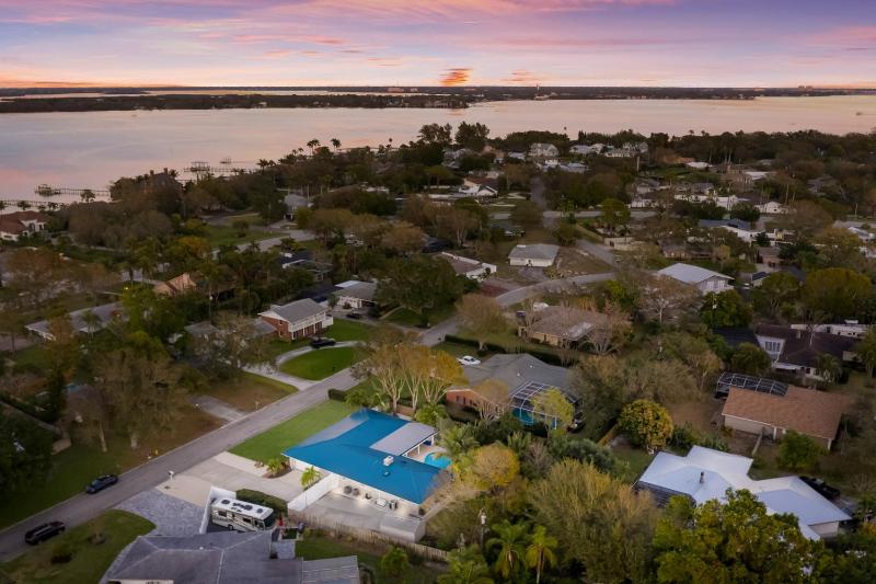 Tropical Tiki - Outdoor Oasis Tiki Hut Pool by Anna Maria Life Vacation Rentals - image 45
