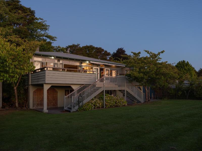 Greenwood Lodge- Lakefront With Mooring and Lawn - image 31