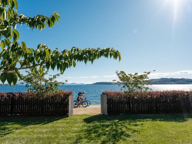 Greenwood Lodge- Lakefront With Mooring and Lawn - image 48