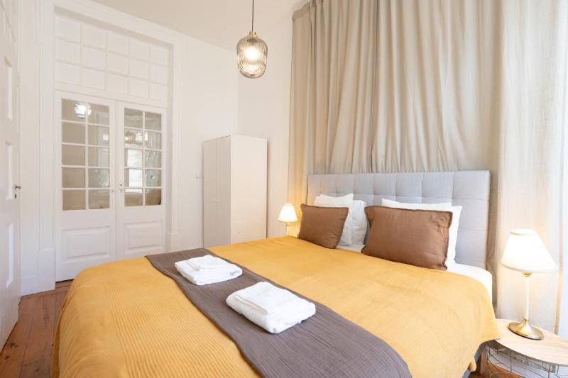 Heart of Lisbon Stylish Apt Sleeps 8 wAC 2 Bath - image 16