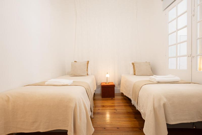 Heart of Lisbon Stylish Apt Sleeps 8 wAC 2 Bath - image 13