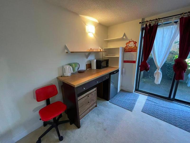 Cozy 1BR Suite Near Kerrisdale Village - image 11