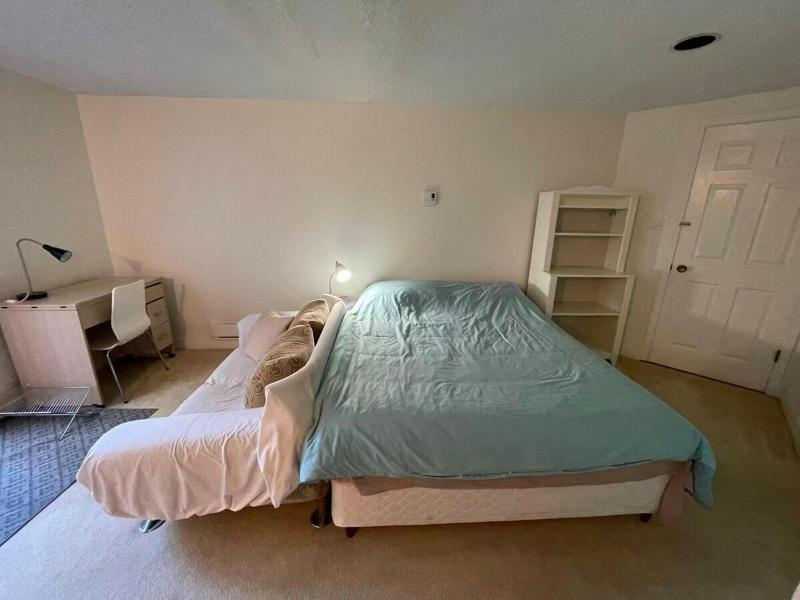 Cozy 1BR Suite Near Kerrisdale Village - image 3