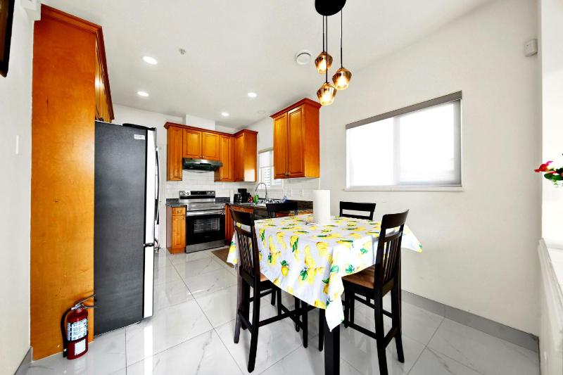 Three Bedroom home near YVR and SkyTrain downtown Vancouver - image 12