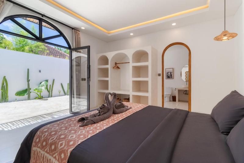 Chic 2BR Private Pool Villa in Canggu - image 9