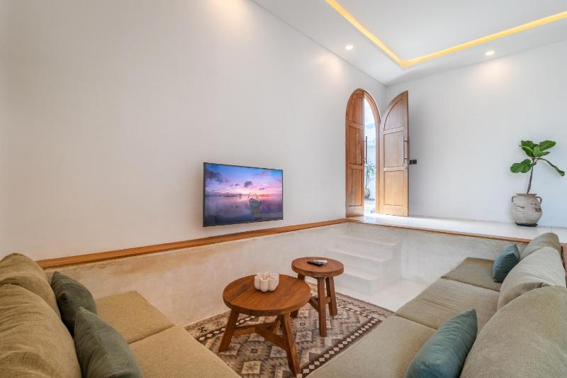 Chic 2BR Private Pool Villa in Canggu - image 11