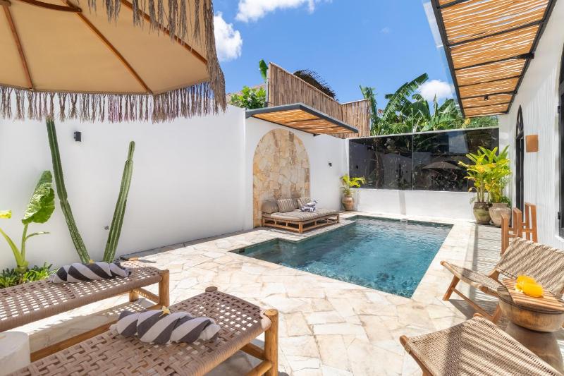 Chic 2BR Private Pool Villa in Canggu - image 5