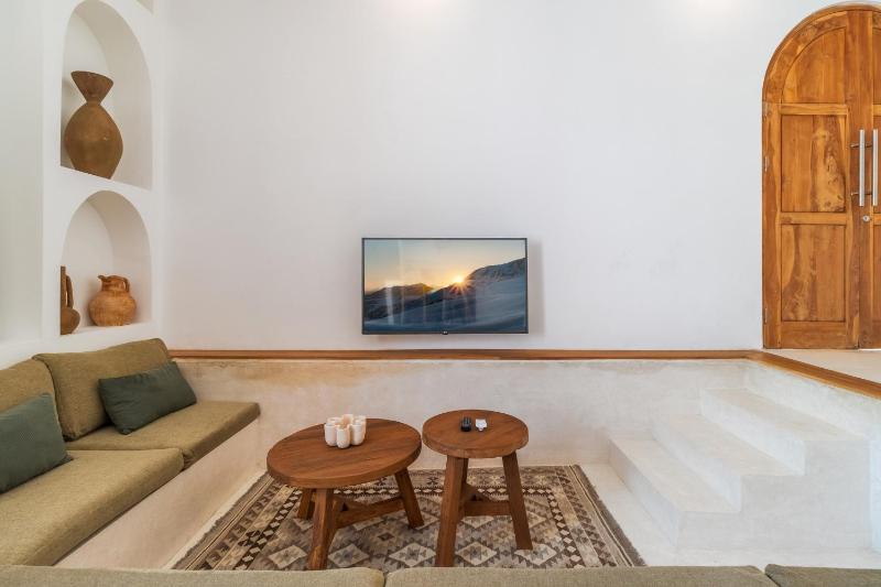 Chic 2BR Private Pool Villa in Canggu - image 43