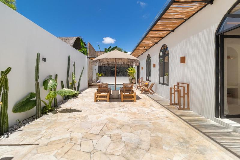 Chic 2BR Private Pool Villa in Canggu - image 29