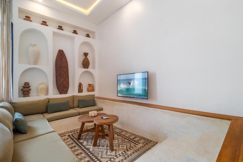 Chic 2BR Private Pool Villa in Canggu - image 12