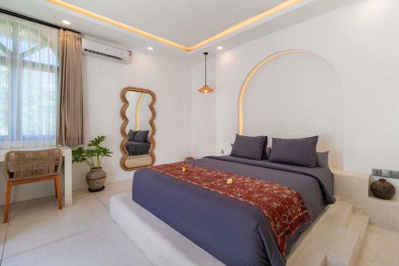 Chic 2BR Private Pool Villa in Canggu - image 2