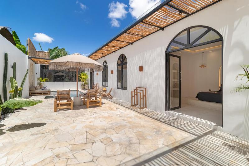 Chic 2BR Private Pool Villa in Canggu - image 7