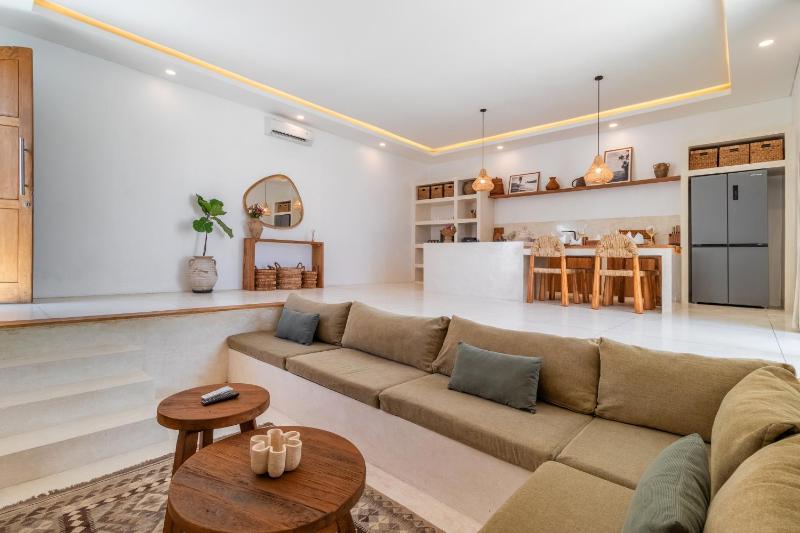 Chic 2BR Private Pool Villa in Canggu - image 39