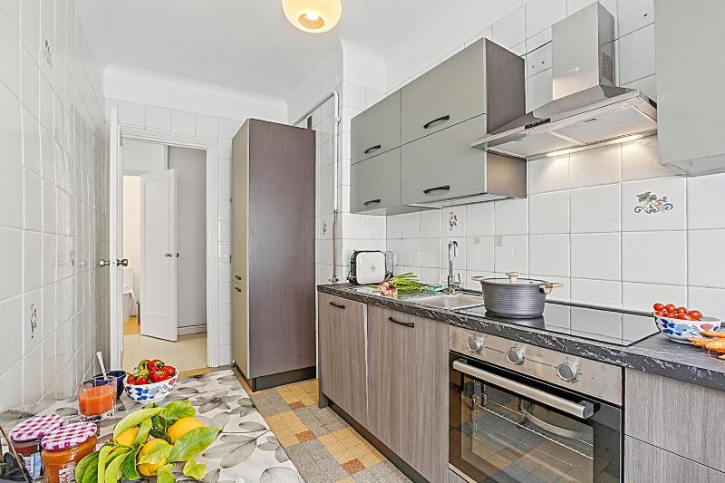 Holiday On The Sea - Seafront Apt - Happy Rentals - image 17