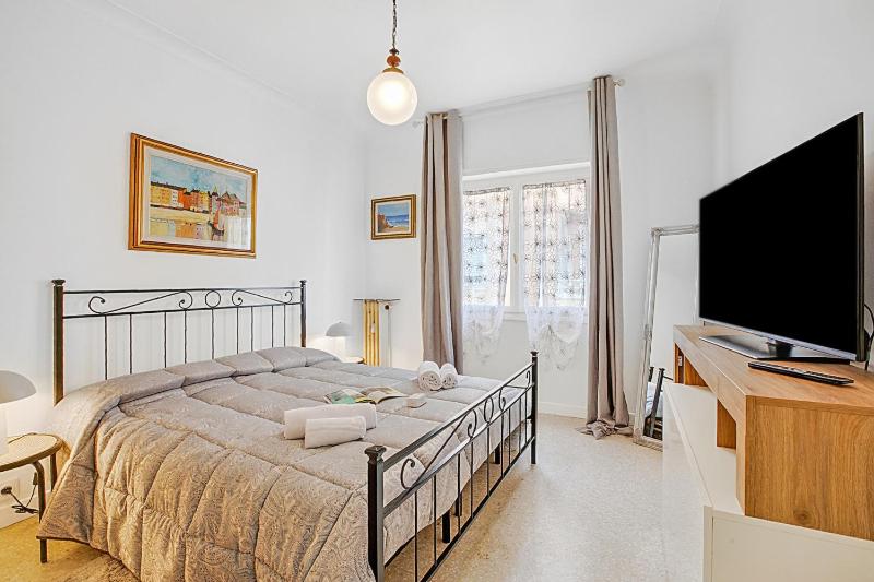 Holiday On The Sea - Seafront Apt - Happy Rentals - image 22