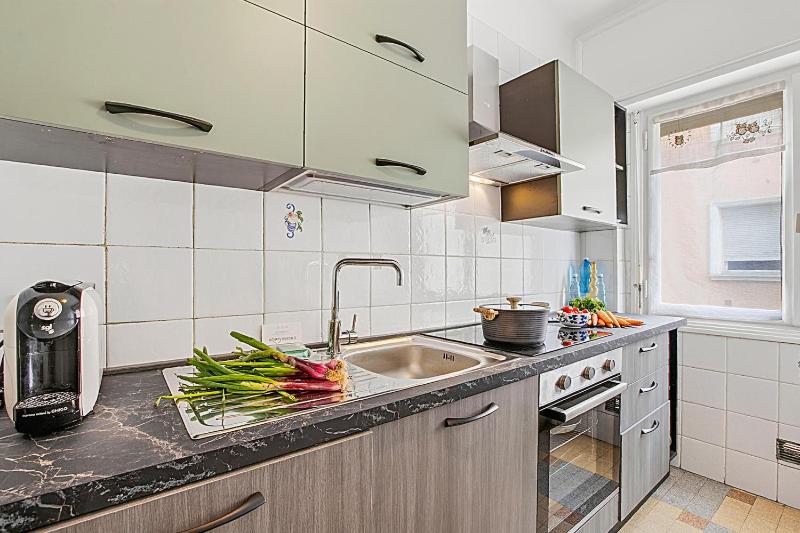 Holiday On The Sea - Seafront Apt - Happy Rentals - image 12