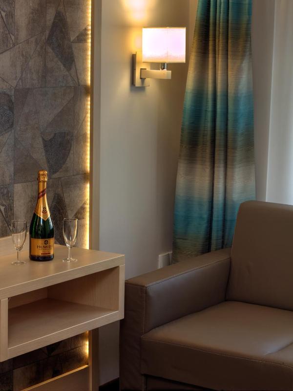 Double Room image 4