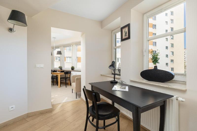 Funkcjonalne Apartamenty Blisko Zamku Książąt Pomorskich w Szczecinie by Noclegi Renters - image 2