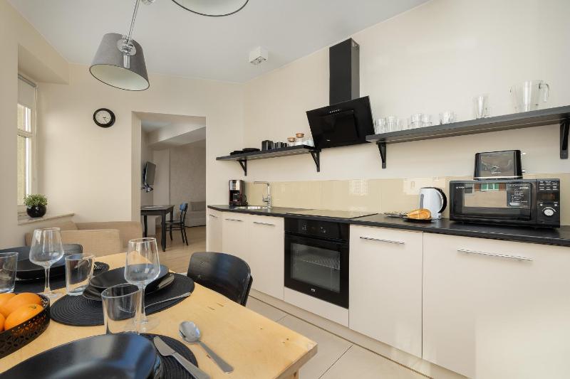 Funkcjonalne Apartamenty Blisko Zamku Książąt Pomorskich w Szczecinie by Noclegi Renters - image 37