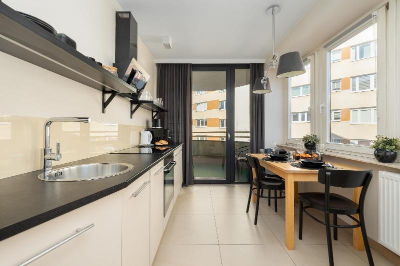Funkcjonalne Apartamenty Blisko Zamku Książąt Pomorskich w Szczecinie by Noclegi Renters - image 15