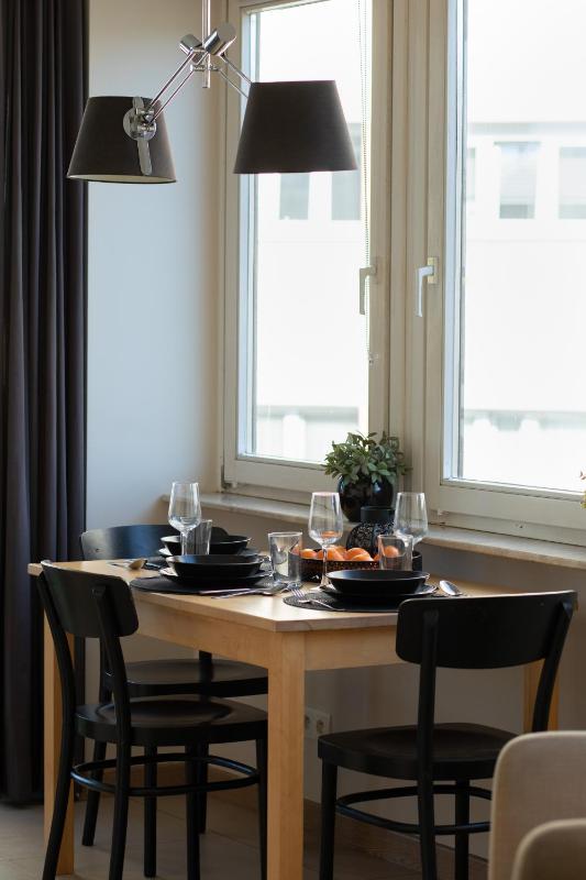 Funkcjonalne Apartamenty Blisko Zamku Książąt Pomorskich w Szczecinie by Noclegi Renters - image 13
