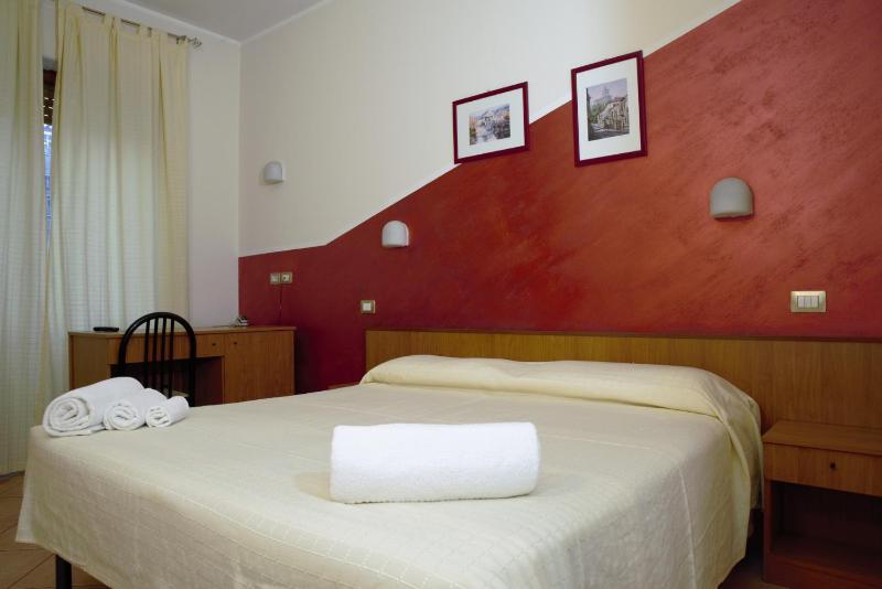 Economy Double or Twin Room image 3