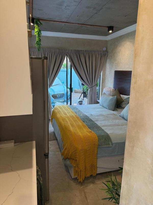 Falcons Rest - image 8