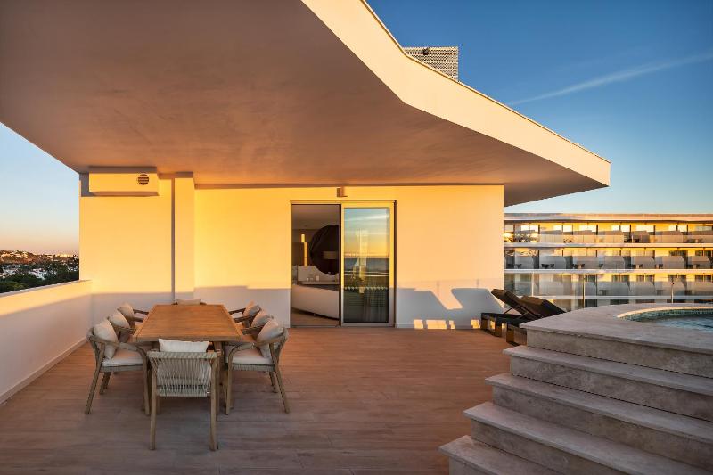 Castelo Suites Hotel - image 37