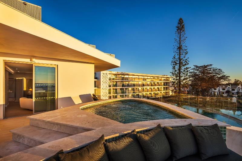 Castelo Suites Hotel - image 39