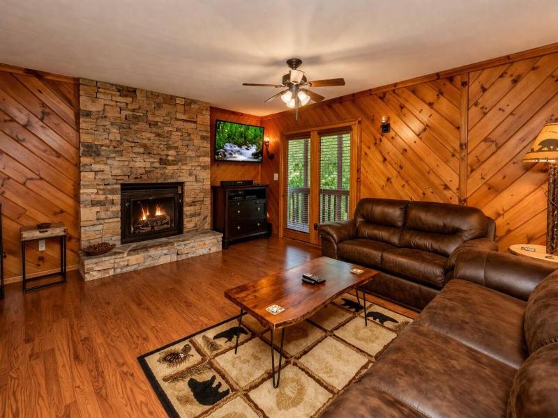 Private Smoky Mountain Cabin with Hot Tub and Views Minutes to Dollywood and Gatlinburg - image 4