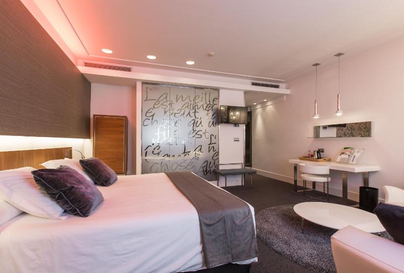Superior Double or Twin Room image 4
