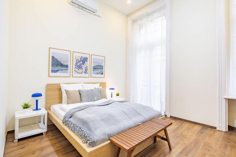 Central - New - Large - image 1