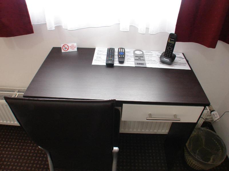 Double Room image 3