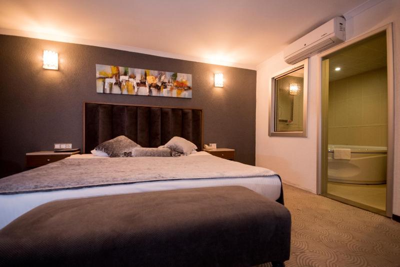 Junior Suite with Sea View image 3