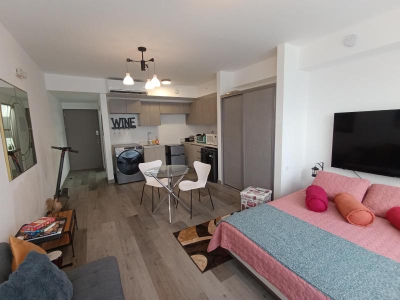 Lovely comfy studio in the city with AC - image 7