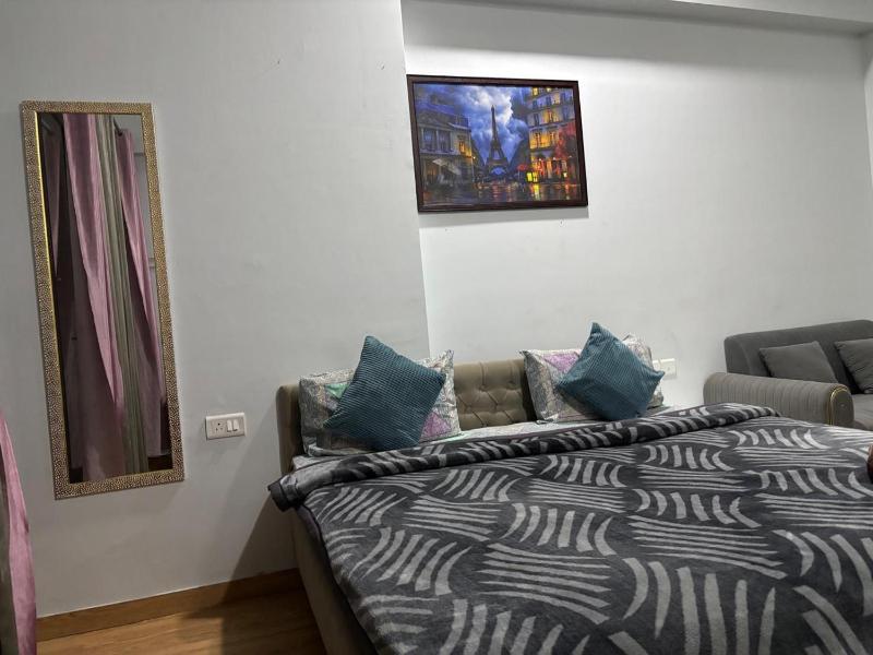 Comfy Stay Gaur City Mall - image 5