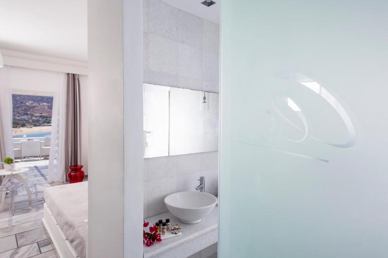 Classic Room Sea View image 3