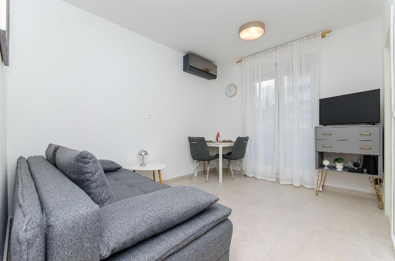 Apartment Beachfront Daria - image 5