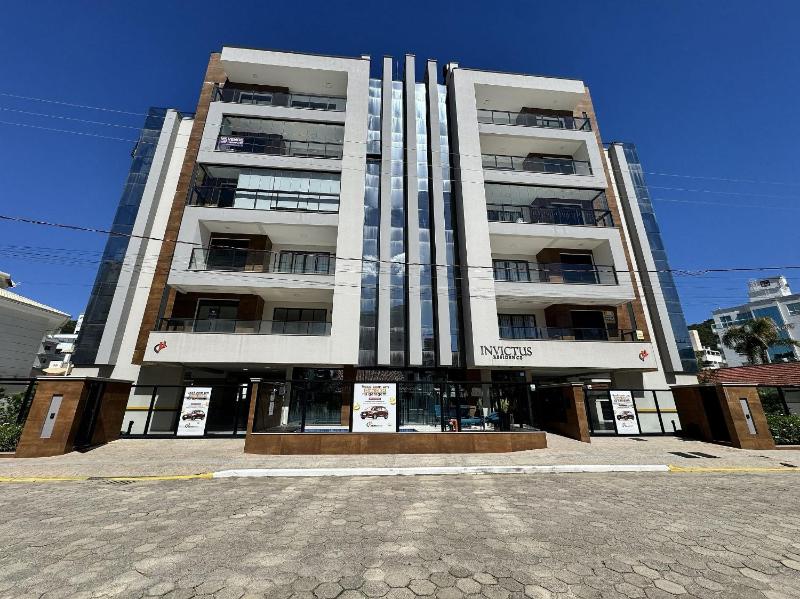 Invictus Residence 202 - Apartamento amplo com ar-condicionado em todos os ambientes localizado próximo a comércios e a 250 metros da praia. - image 1